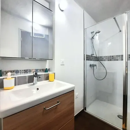 La 2, Climatisee Ac, Calme, Cuisine Privee Проживание в семье *
