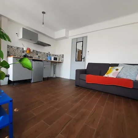 La 2, Climatisee Ac, Calme, Cuisine Privee Проживание в семье *