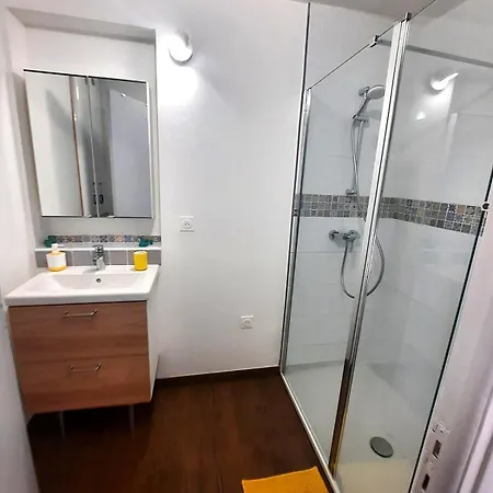 La 2, Climatisee Ac, Calme, Cuisine Privee Проживание в семье Ницца